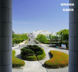 佐賀県庁 旧館２階ホールより外を見る.jpg
