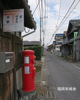 街道の　赤ポスト.jpg