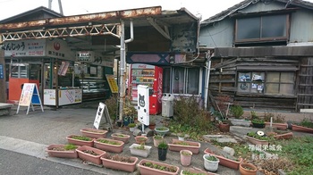 貫通道路　商店街の入り口.jpg
