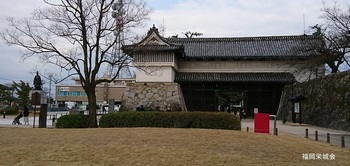 鍋島直正公　銅像と鯱の門.jpg