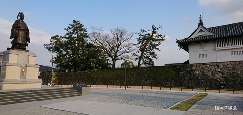 鍋島直正公　銅像と鯱の門 1.jpg